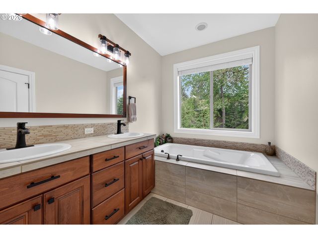 1271 Sw FOREST GLEN Dr, Mc Minnville, OR 97128