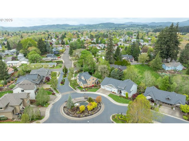 1271 Sw FOREST GLEN Dr, Mc Minnville, OR 97128