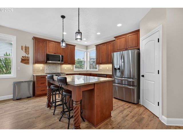 1271 Sw FOREST GLEN Dr, Mc Minnville, OR 97128