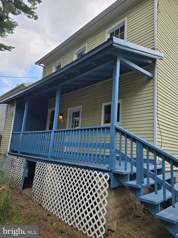 26 N 2ND ST, Halifax, PA 17032