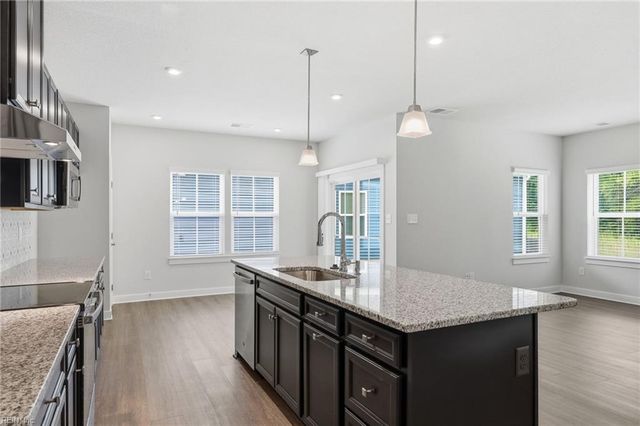2101 Mainsail DR, Carrollton, VA 23314