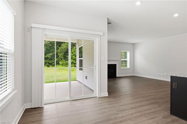 2101 Mainsail DR, Carrollton, VA 23314