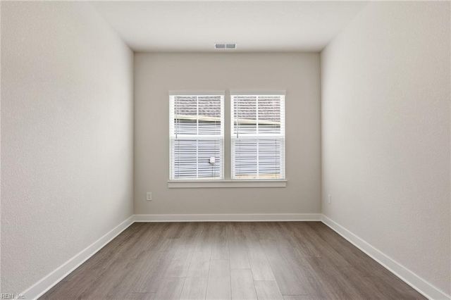 2101 Mainsail DR, Carrollton, VA 23314
