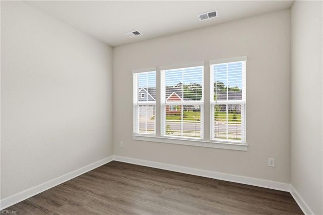 2101 Mainsail DR, Carrollton, VA 23314
