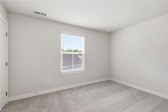 2101 Mainsail DR, Carrollton, VA 23314