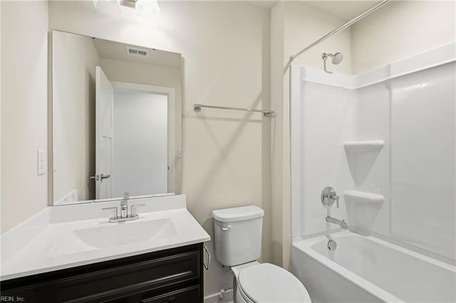2101 Mainsail DR, Carrollton, VA 23314