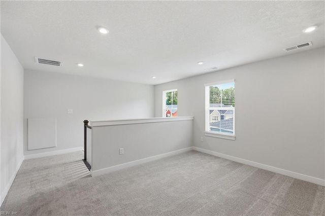 2101 Mainsail DR, Carrollton, VA 23314