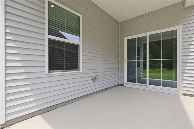2101 Mainsail DR, Carrollton, VA 23314