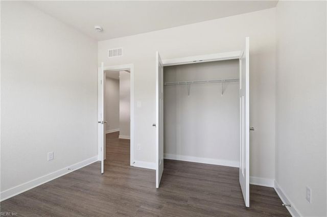 2101 Mainsail DR, Carrollton, VA 23314