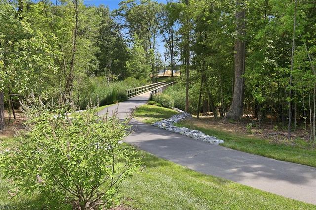2101 Mainsail DR, Carrollton, VA 23314