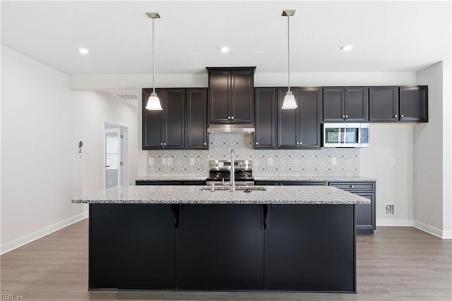2101 Mainsail DR, Carrollton, VA 23314