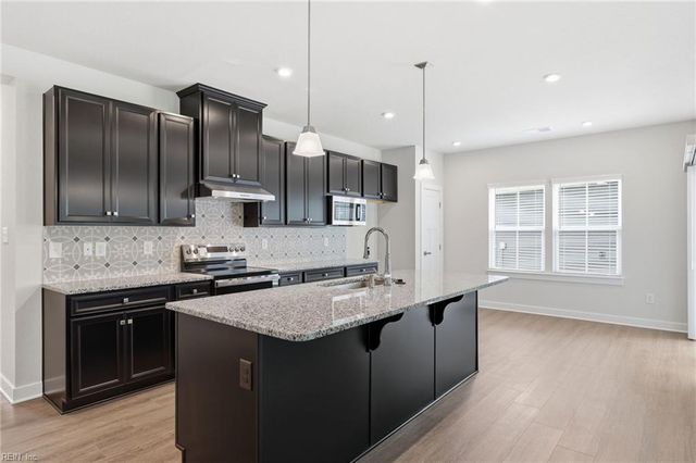 2101 Mainsail DR, Carrollton, VA 23314