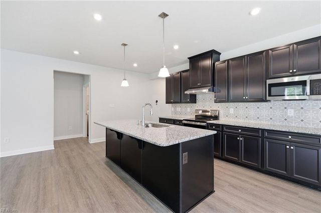 2101 Mainsail DR, Carrollton, VA 23314