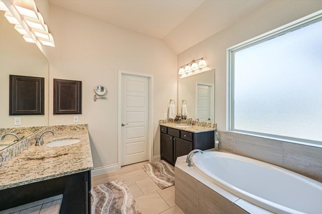 6005 Hewetson DR, Austin, TX 78738