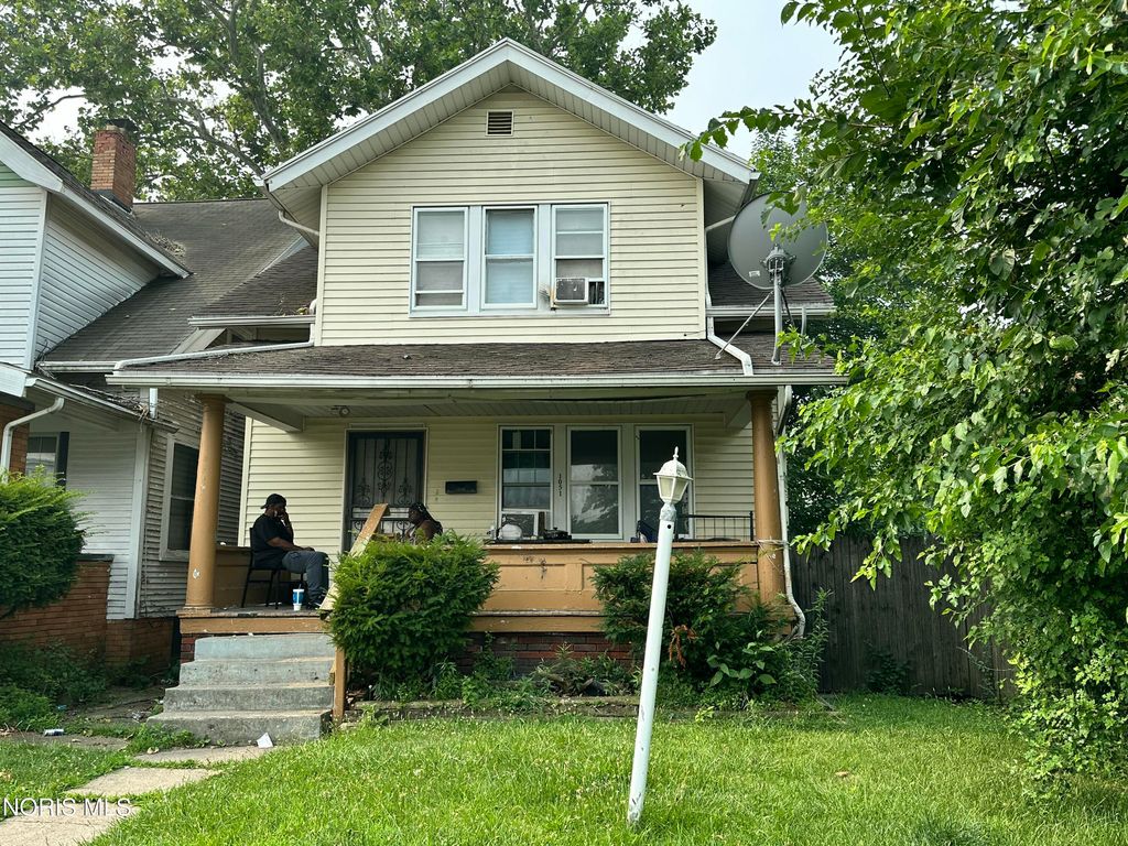 1051 Pinewood Avenue, Toledo, OH 43607