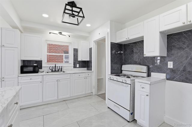 7474 E Robinwood Street, Detroit, MI 48234