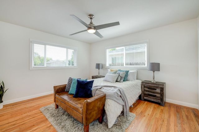 6942 S Land Park Dr, Sacramento, CA 95831