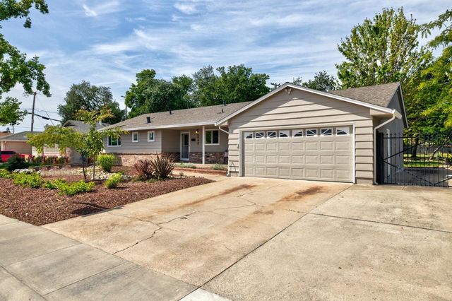 6942 S Land Park Dr, Sacramento, CA 95831
