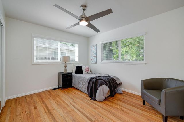 6942 S Land Park Dr, Sacramento, CA 95831