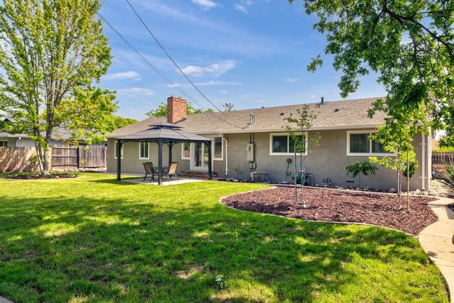 6942 S Land Park Dr, Sacramento, CA 95831