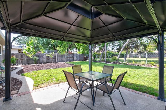 6942 S Land Park Dr, Sacramento, CA 95831