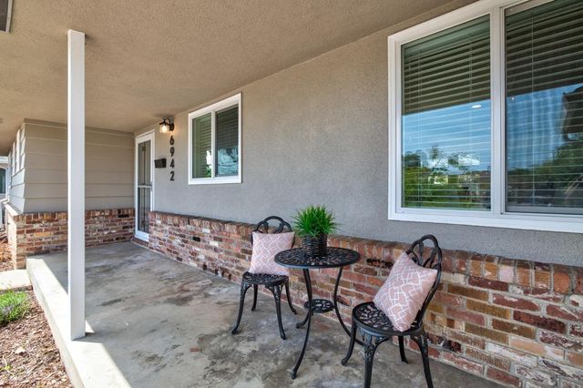 6942 S Land Park Dr, Sacramento, CA 95831