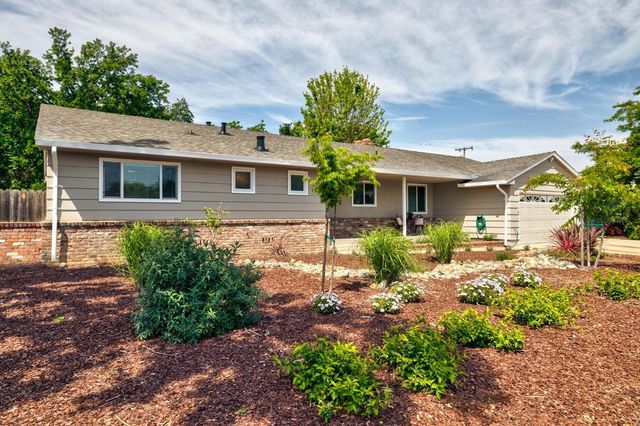 6942 S Land Park Dr, Sacramento, CA 95831