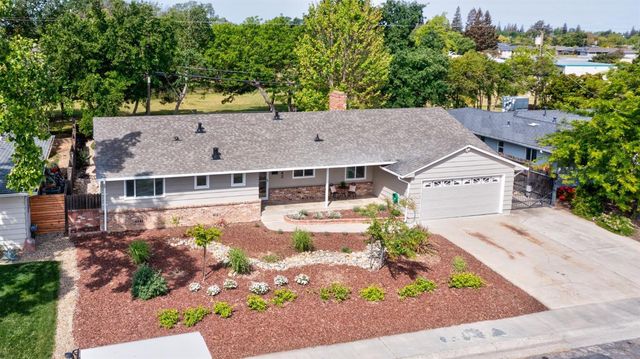 6942 S Land Park Dr, Sacramento, CA 95831