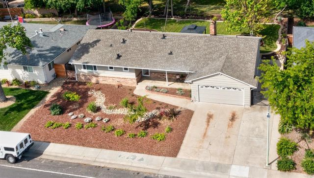 6942 S Land Park Dr, Sacramento, CA 95831