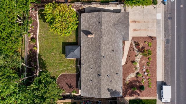 6942 S Land Park Dr, Sacramento, CA 95831