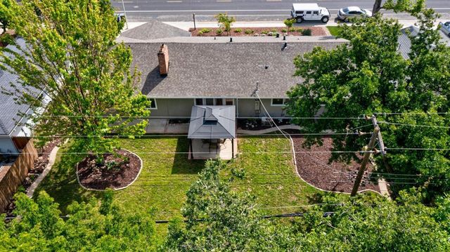 6942 S Land Park Dr, Sacramento, CA 95831