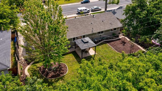 6942 S Land Park Dr, Sacramento, CA 95831