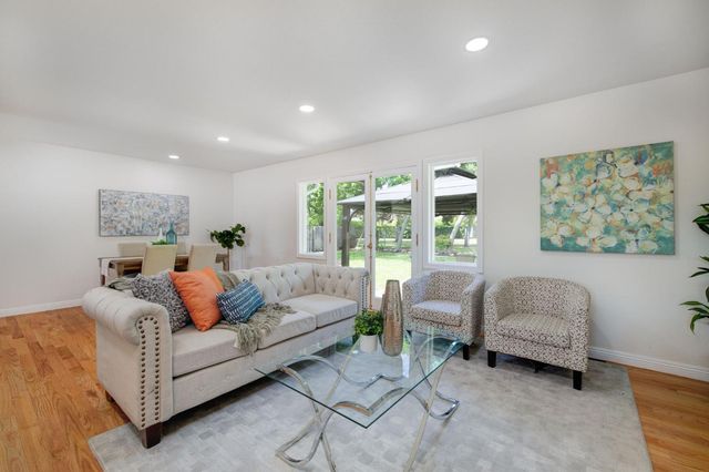 6942 S Land Park Dr, Sacramento, CA 95831
