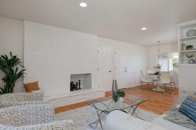 6942 S Land Park Dr, Sacramento, CA 95831