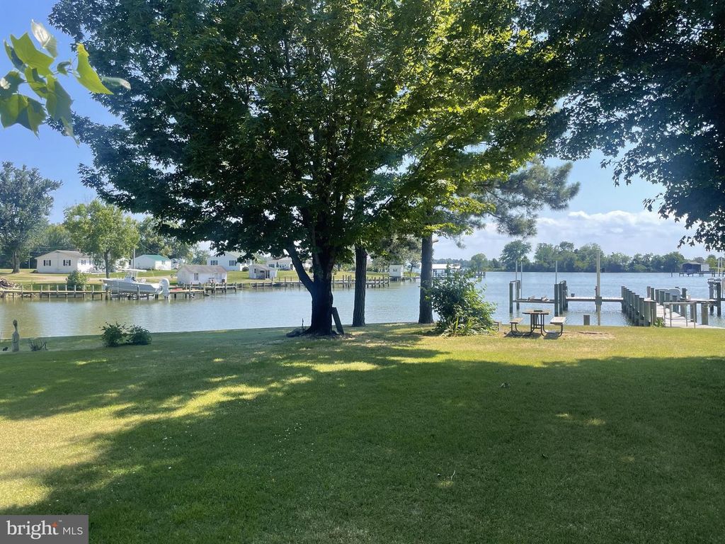 Image 11 of property listing at 18937 HODGES LN, Leonardtown, MD 20650