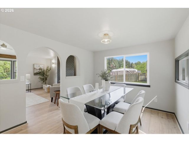 15010 CLACKAMAS RIVER Dr, Oregon City, OR 97045