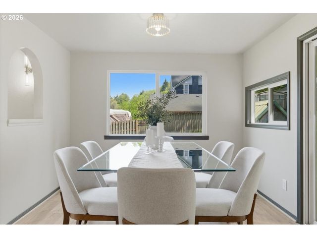 15010 CLACKAMAS RIVER Dr, Oregon City, OR 97045