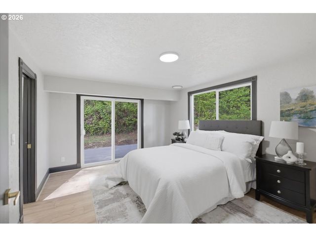 15010 CLACKAMAS RIVER Dr, Oregon City, OR 97045