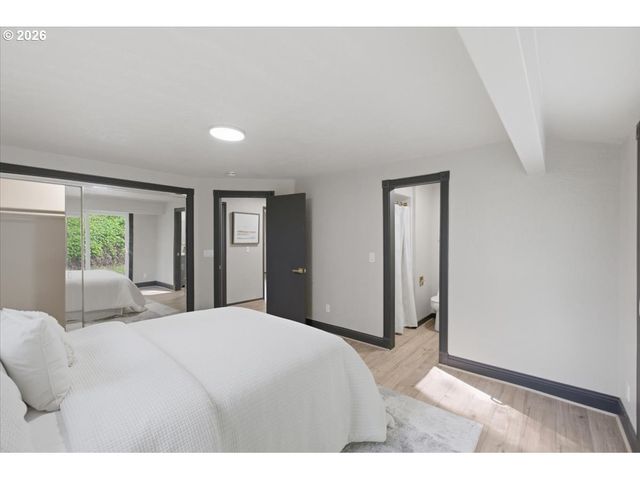 15010 CLACKAMAS RIVER Dr, Oregon City, OR 97045