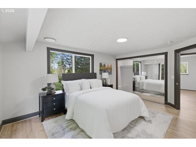 15010 CLACKAMAS RIVER Dr, Oregon City, OR 97045