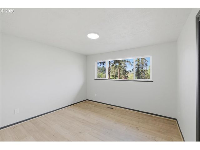 15010 CLACKAMAS RIVER Dr, Oregon City, OR 97045