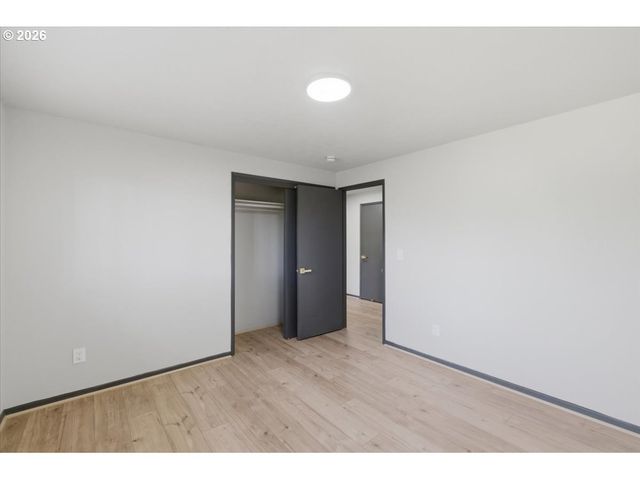 15010 CLACKAMAS RIVER Dr, Oregon City, OR 97045