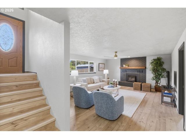 15010 CLACKAMAS RIVER Dr, Oregon City, OR 97045