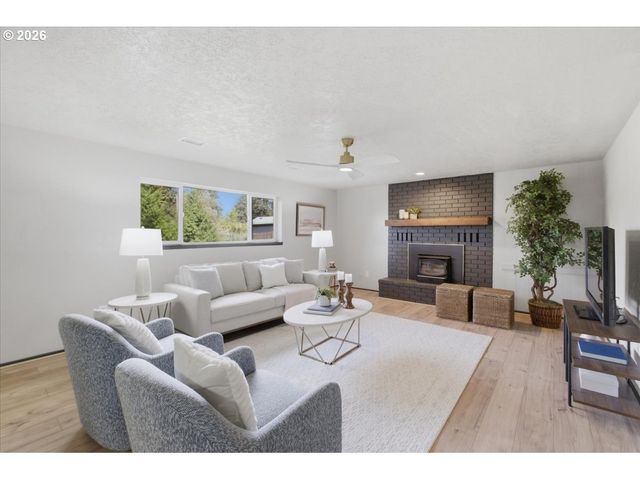 15010 CLACKAMAS RIVER Dr, Oregon City, OR 97045