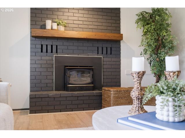 15010 CLACKAMAS RIVER Dr, Oregon City, OR 97045