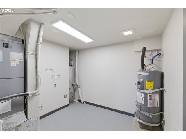 15010 CLACKAMAS RIVER Dr, Oregon City, OR 97045