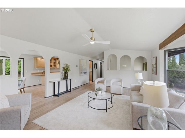 15010 CLACKAMAS RIVER Dr, Oregon City, OR 97045