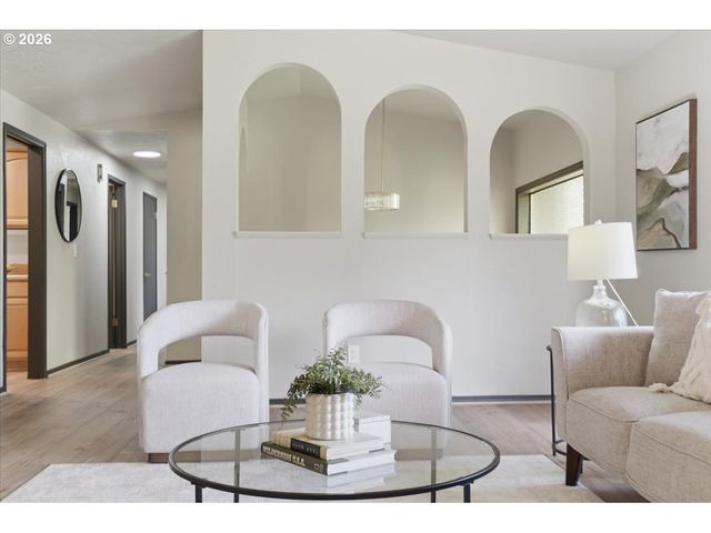 15010 CLACKAMAS RIVER Dr, Oregon City, OR 97045