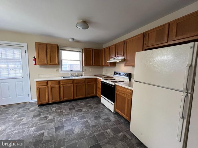 704A THOMAS LN, Martinsburg, WV 25401