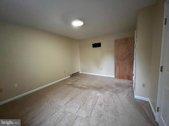 704A THOMAS LN, Martinsburg, WV 25401